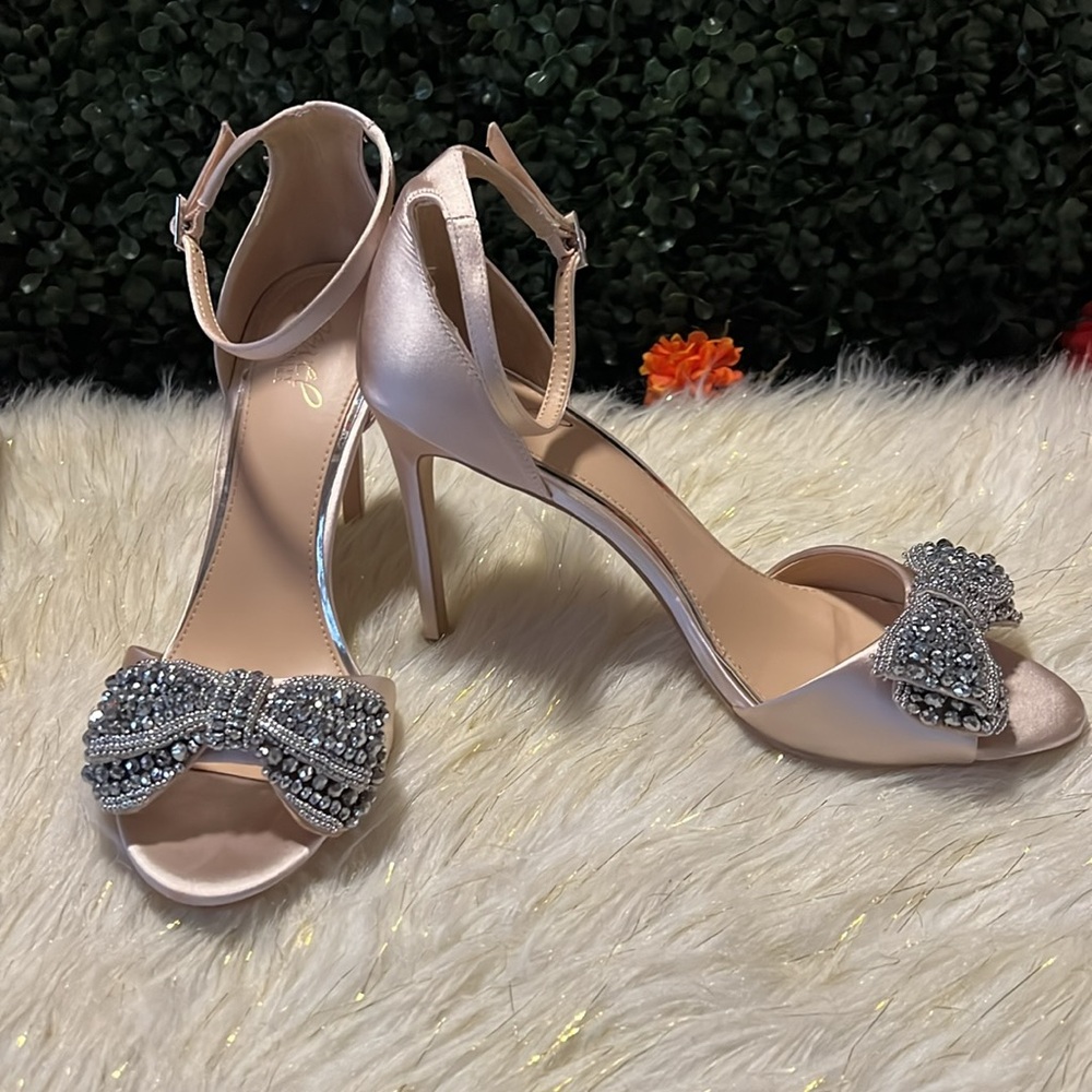 Badgley Mischka Jewel Zelina Bow Sandal